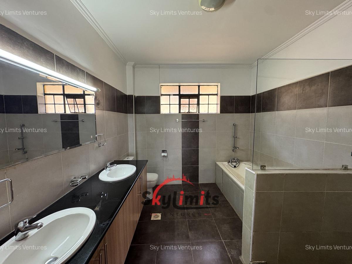 4 Bed Townhouse with En Suite in Kitisuru - 15