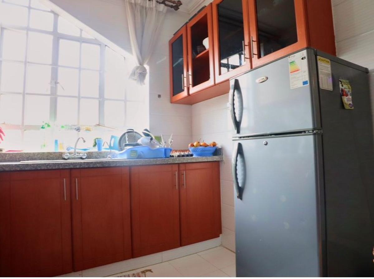 2 Bed Apartment with En Suite in Lavington - 9