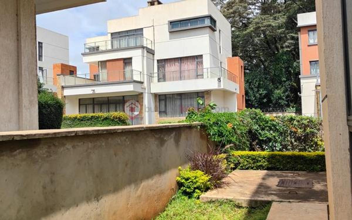 5 Bed Townhouse with En Suite at Lavington - 20