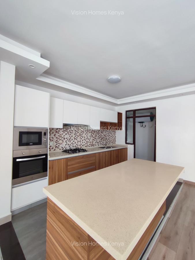 2 Bed Apartment with En Suite in Dennis Pritt - 8