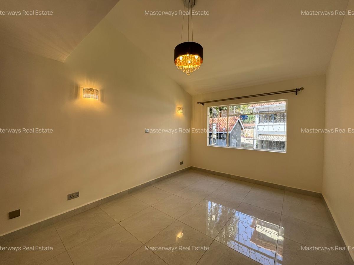 4 Bed Townhouse with En Suite at Lantana Road - 12