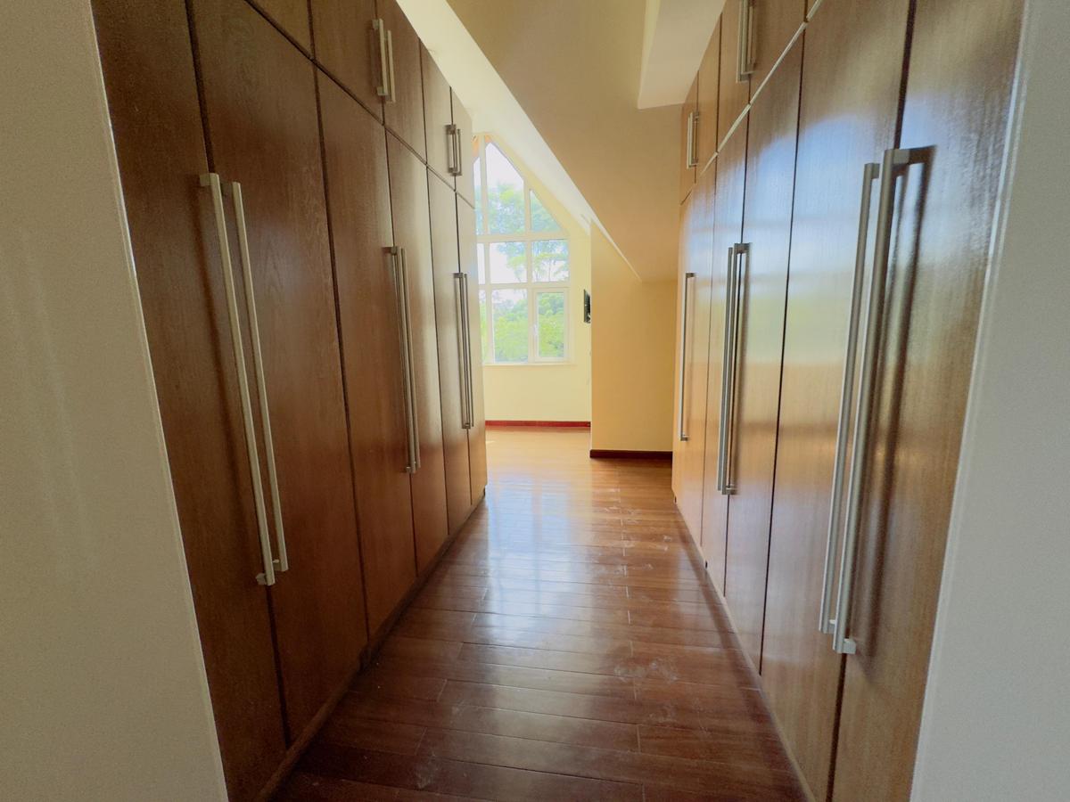 5 Bed House with En Suite at Mimosa Drive - 7