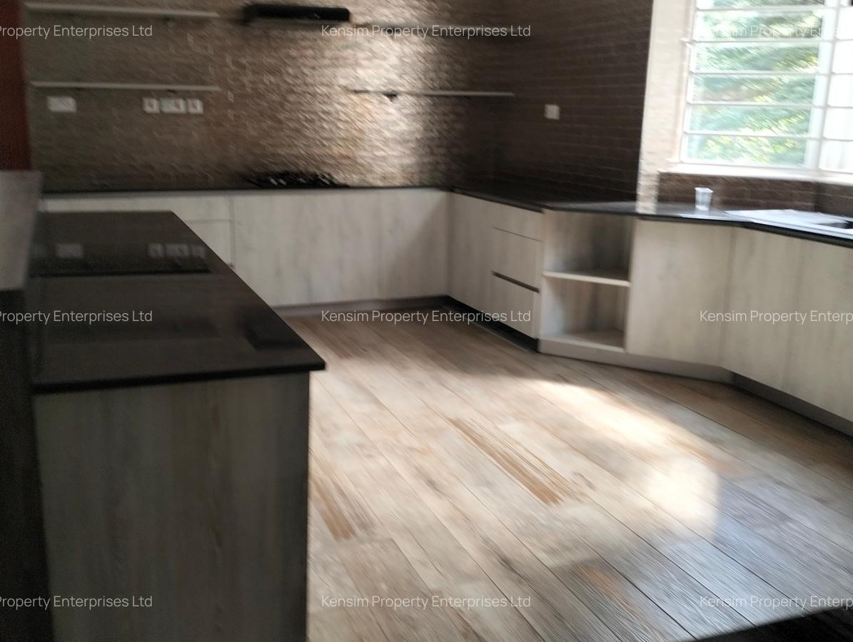 5 Bed Townhouse with En Suite in Rosslyn - 9