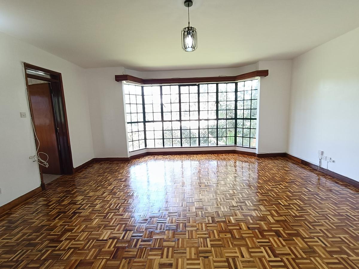 5 Bed Townhouse with En Suite in Spring Valley - 13