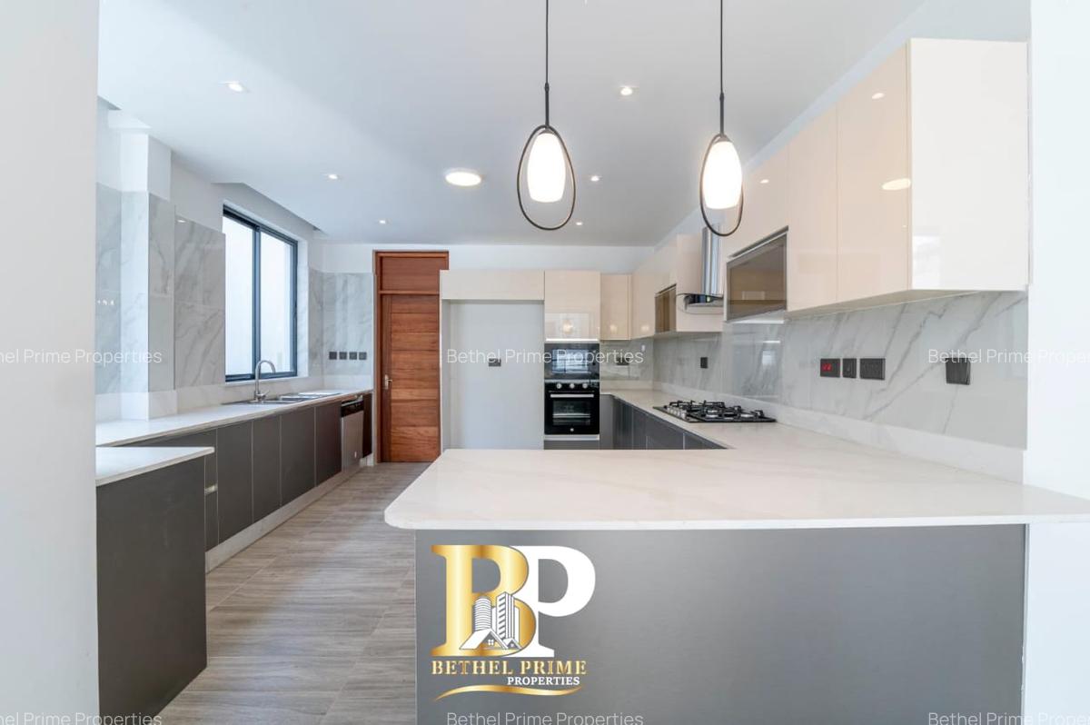 5 Bed Villa with En Suite in Lavington - 6