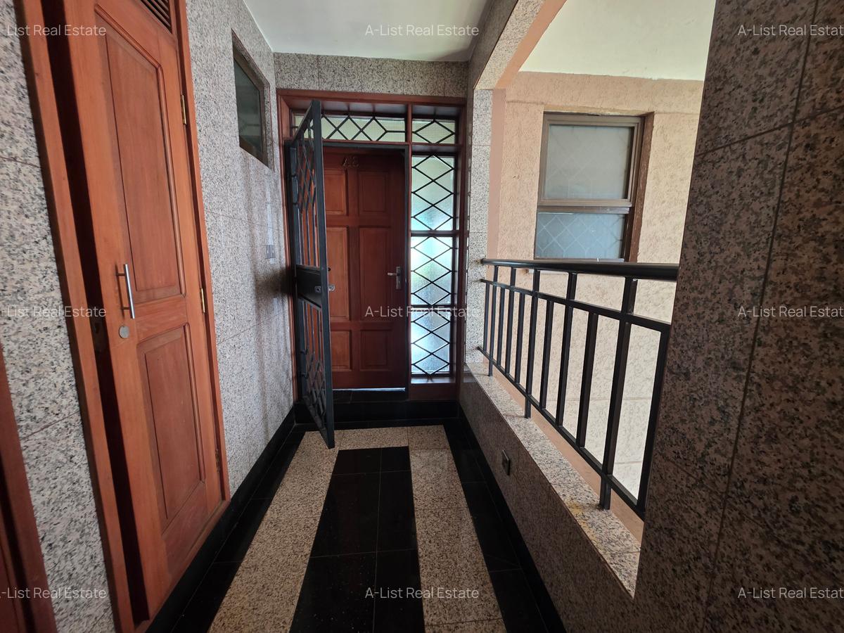 4 Bed Apartment with En Suite at Brookside Drive - 2