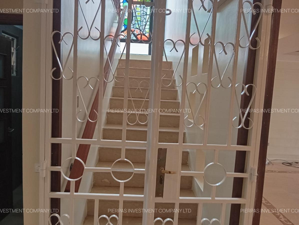 5 Bed Townhouse with En Suite in Lavington - 13