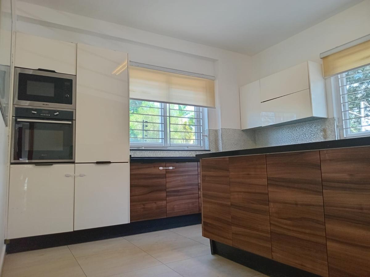 5 Bed Villa with En Suite at Convent Road - 3