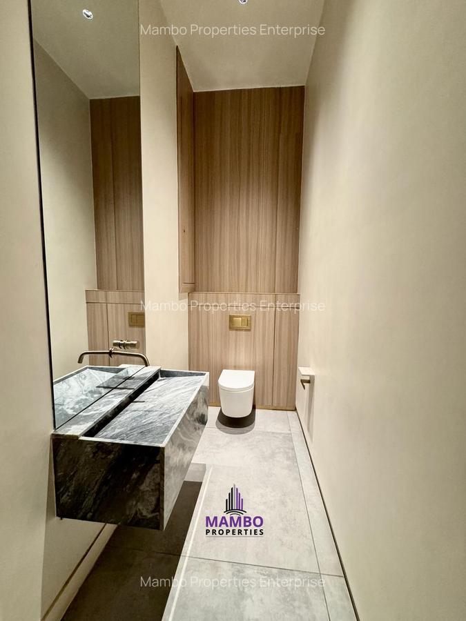 5 Bed House with En Suite at Saunders Close - 15