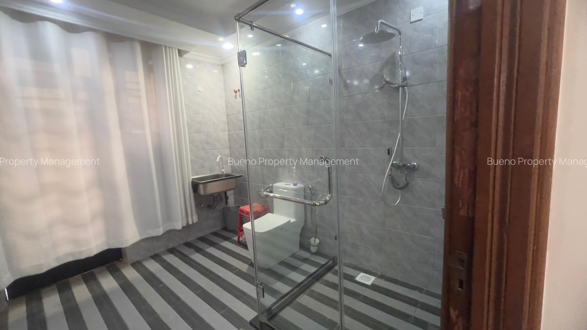 5 Bed House with En Suite at Croton Ridge - 15