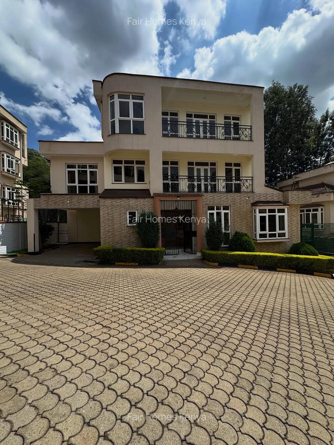 5 Bed Townhouse with En Suite at Lavington Green - 1
