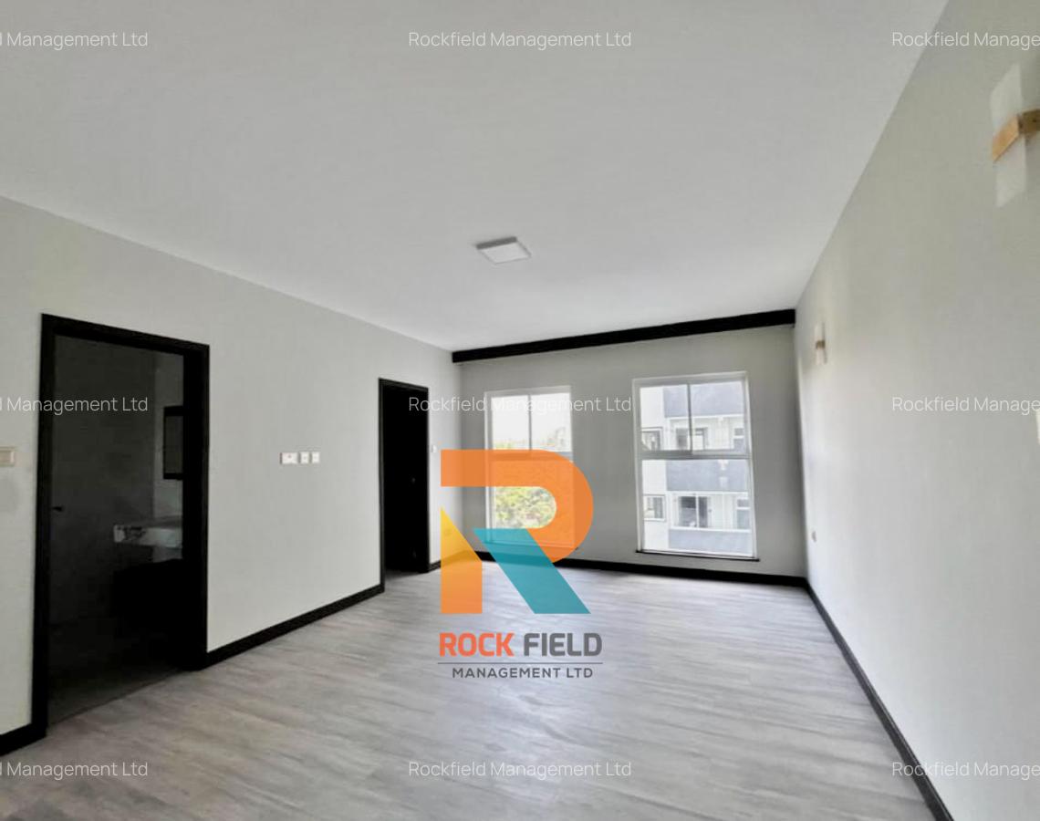 3 Bed Apartment with En Suite in Riverside - 14