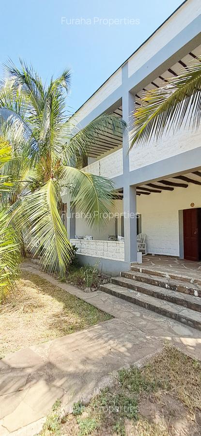 Serviced 2 Bed Apartment with Swimming Pool at Beach Road - 3