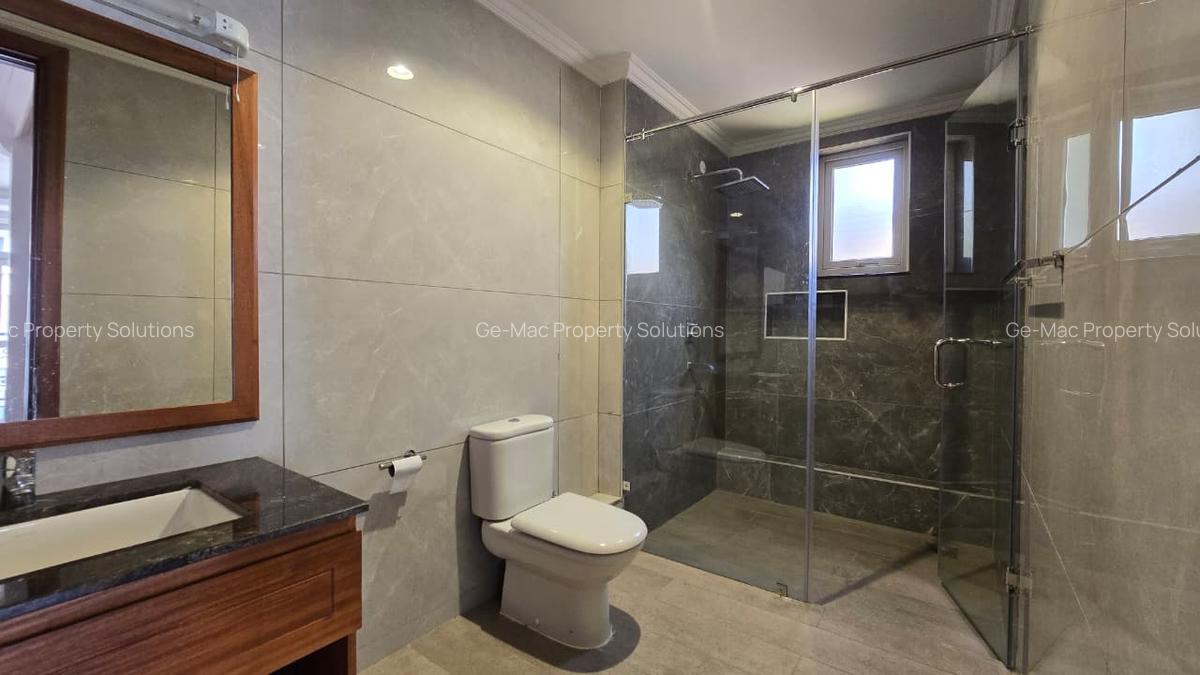 5 Bed House with En Suite in Lavington - 16