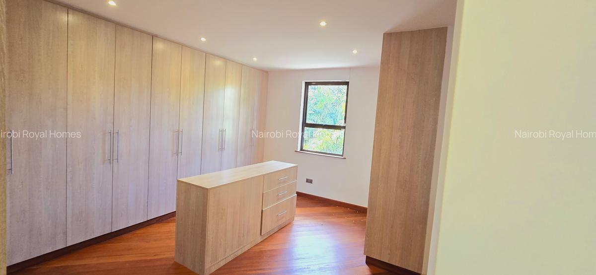 6 Bed Townhouse with En Suite at Lavington Green - 15