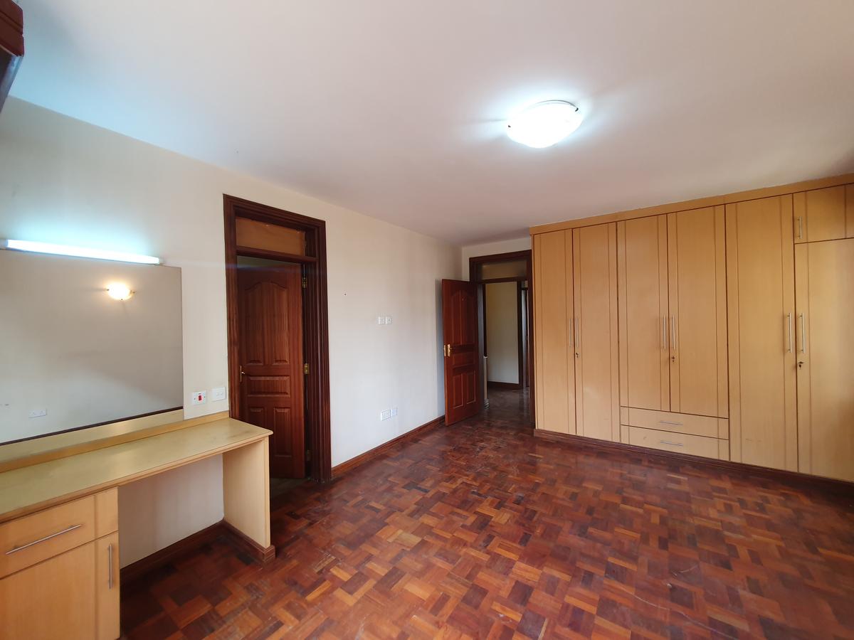 3 Bed Apartment with En Suite in Parklands - 17