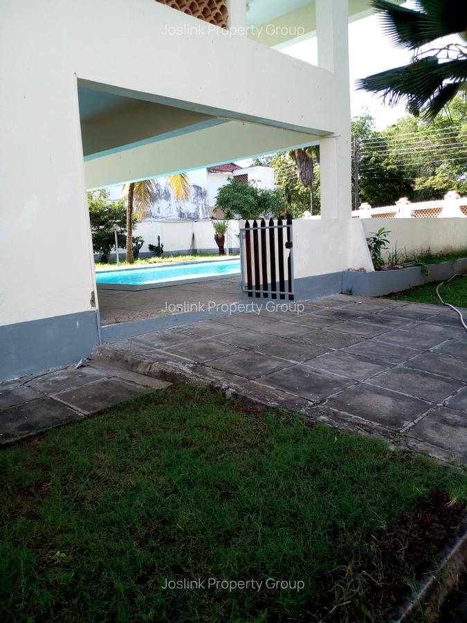 7 Bed Townhouse with En Suite at Greenwood Drive - 13