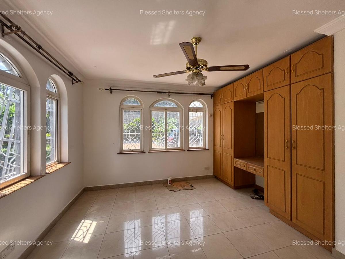 5 Bed House with En Suite in Runda - 7