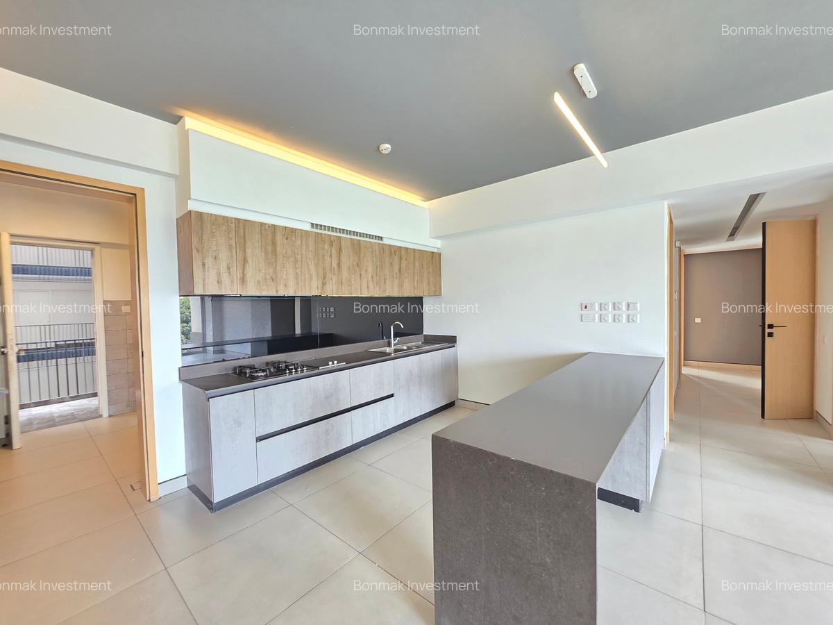 3 Bed Apartment with En Suite at Apartments - 9