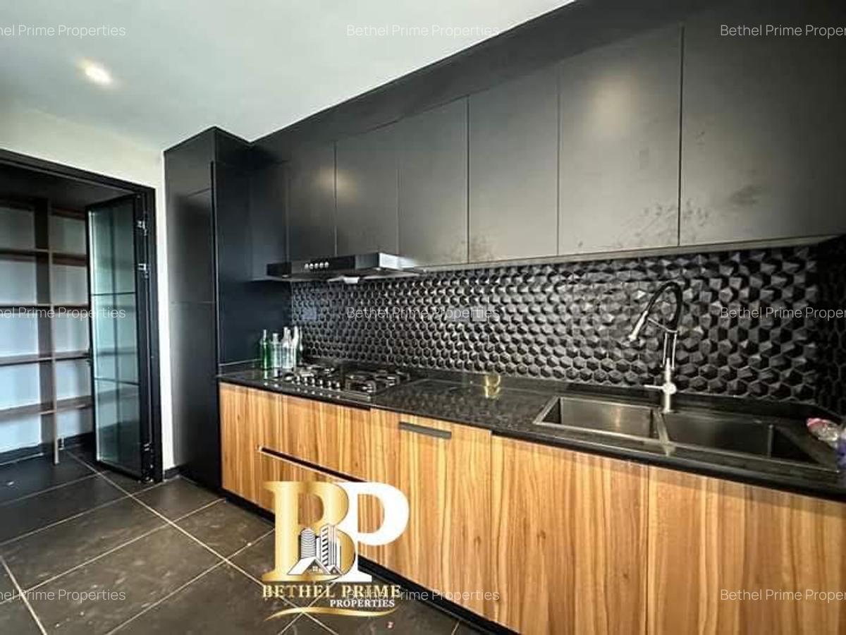 3 Bed Apartment with En Suite in Brookside - 6