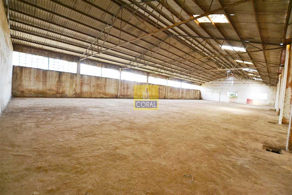 11,997 ft² Warehouse with Service Charge Included at N/A - 4