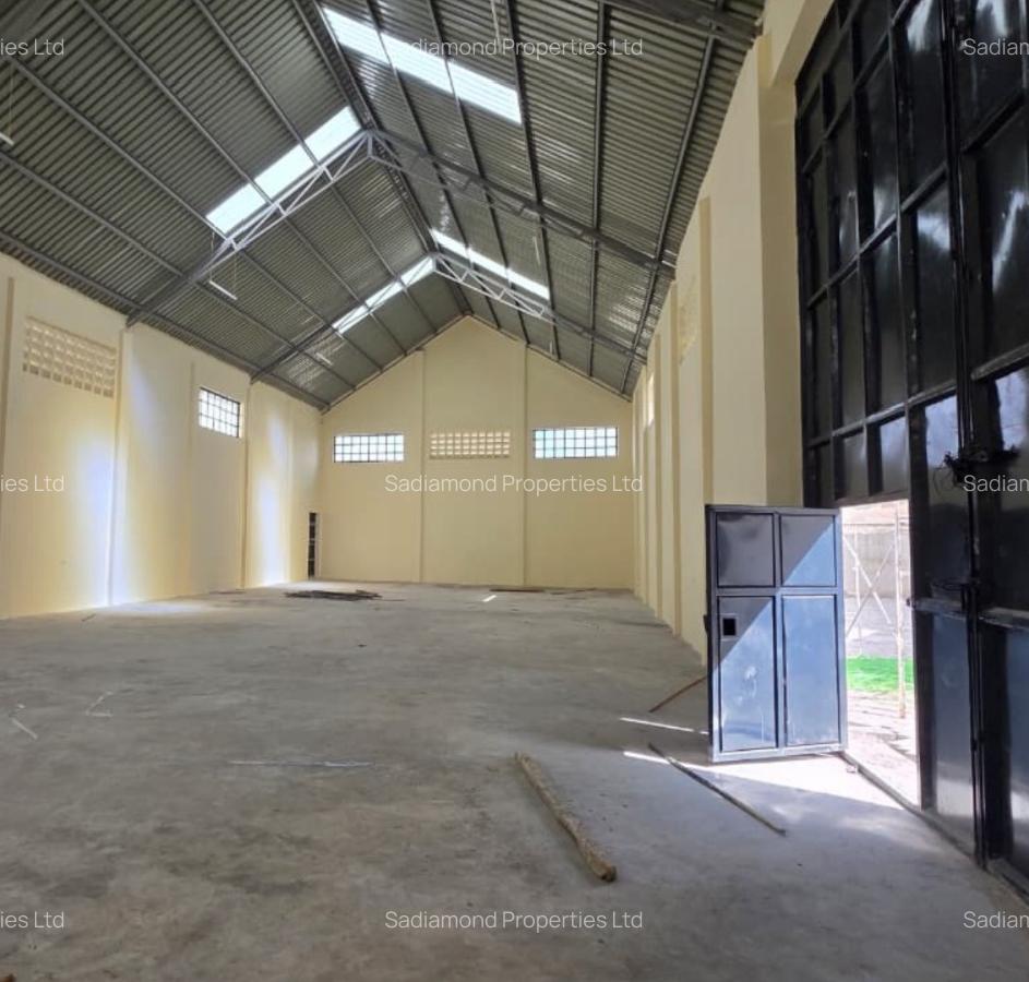 4,000 ft² Warehouse with Parking in Mlolongo - 4