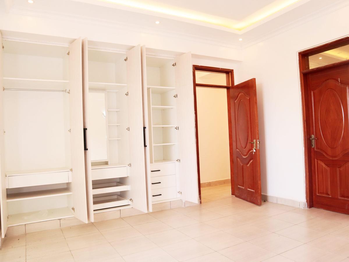 4 Bed Apartment with En Suite at 1St Avenue - 7