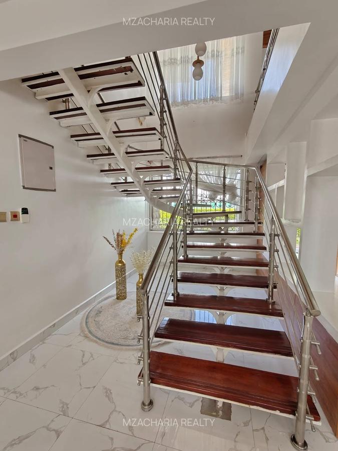 6 Bed Townhouse with En Suite in Karen - 10