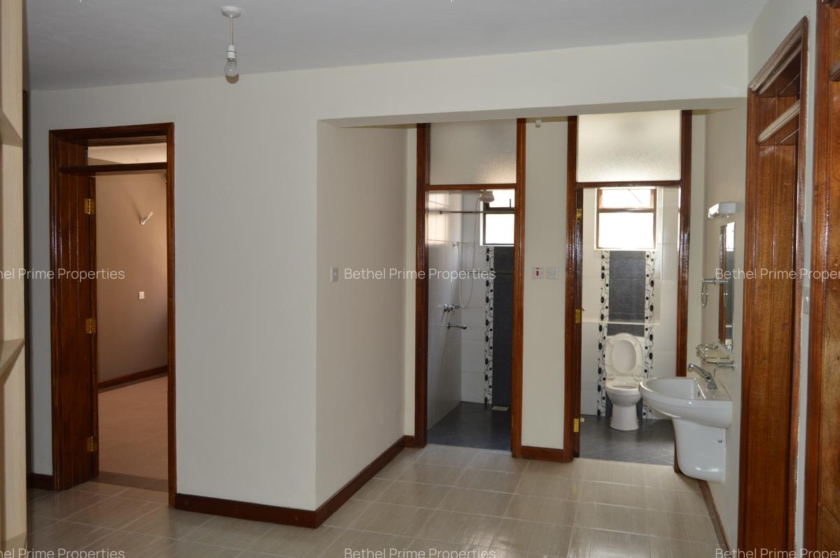 4 Bed Apartment with En Suite in Parklands - 16