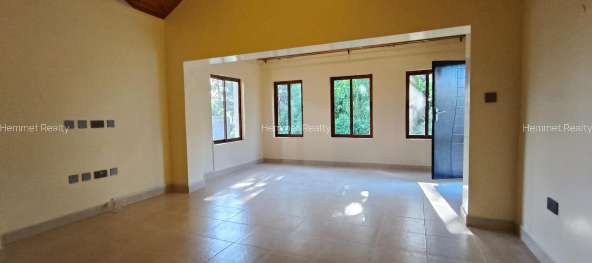 5 Bed House with En Suite in Kitisuru - 11