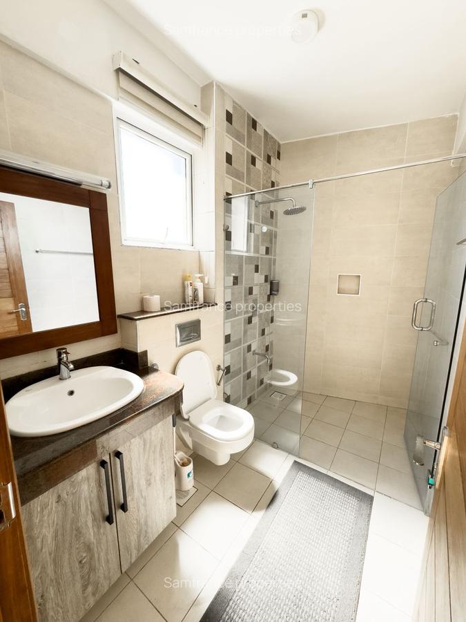 3 Bed Apartment with En Suite at 2Nd Avanue - 6