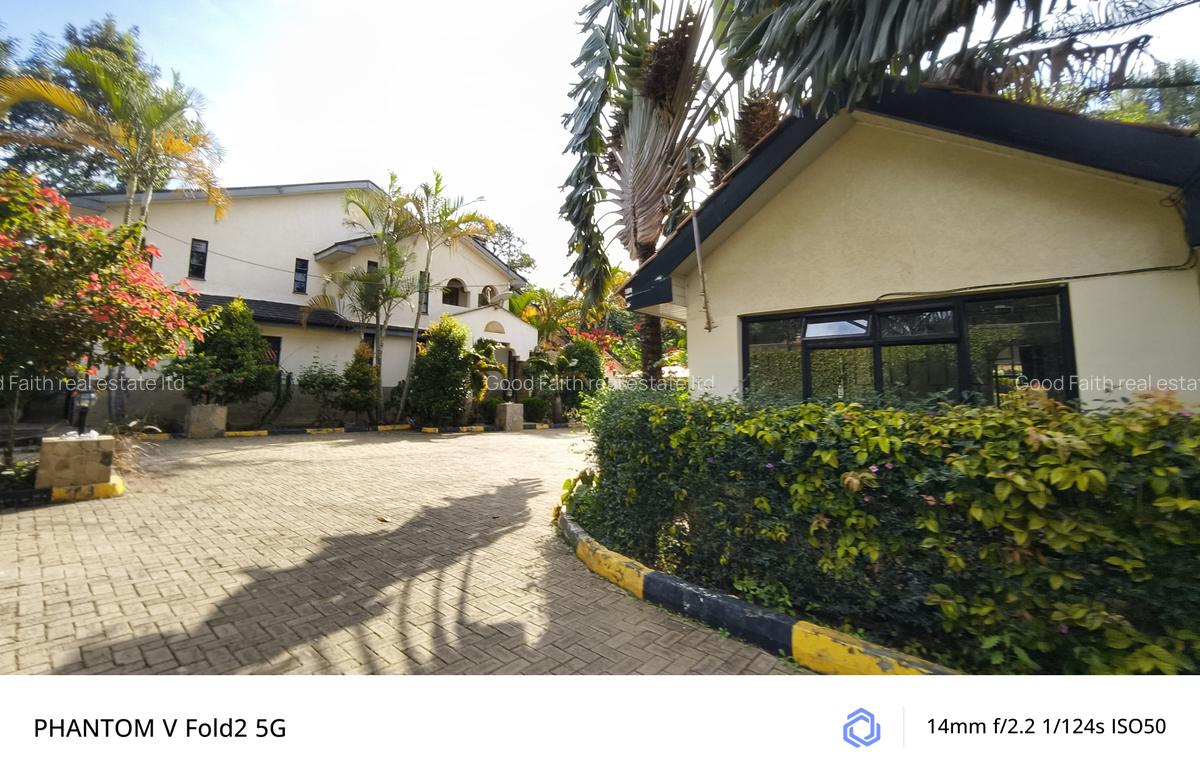 5 Bed House with En Suite in Runda - 15