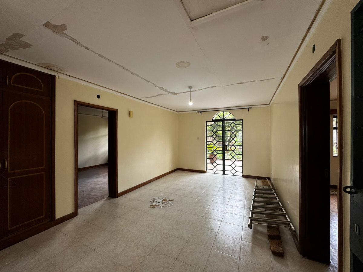 4 Bed Townhouse with En Suite in Brookside - 6
