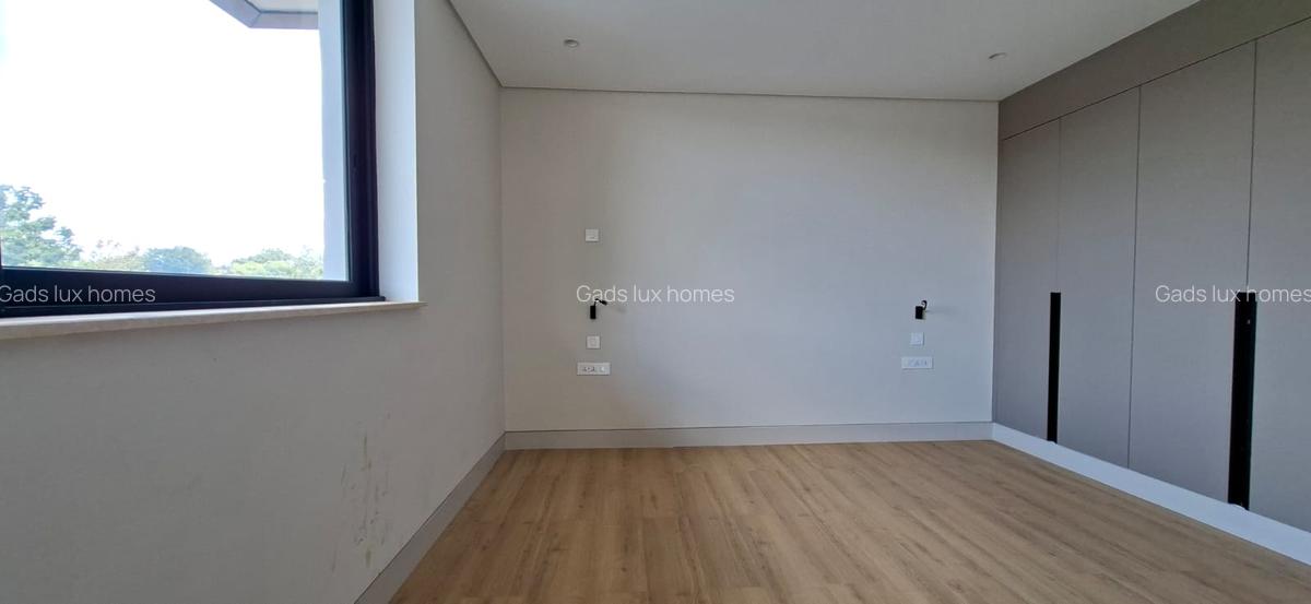 5 Bed Villa with En Suite at Westlands - 16