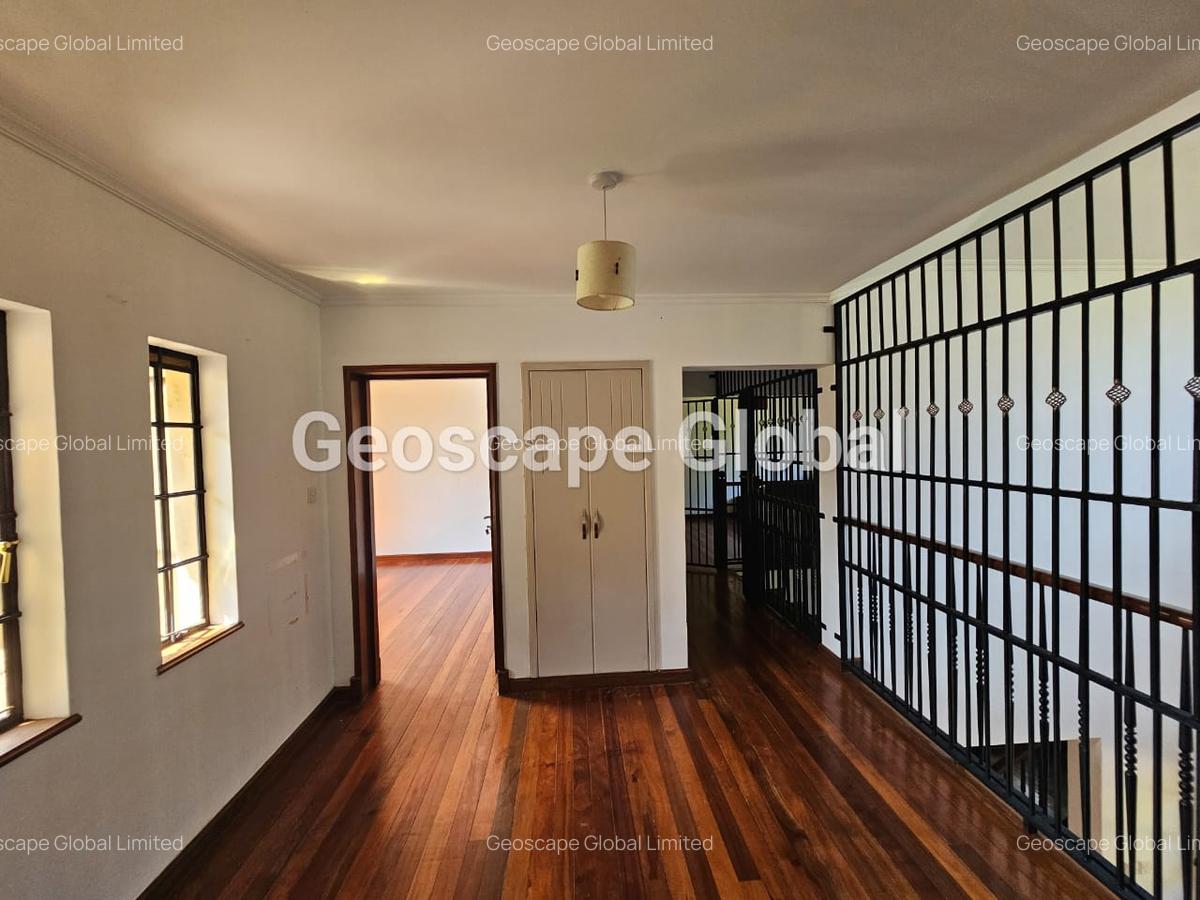 5 Bed House with En Suite in Runda - 7