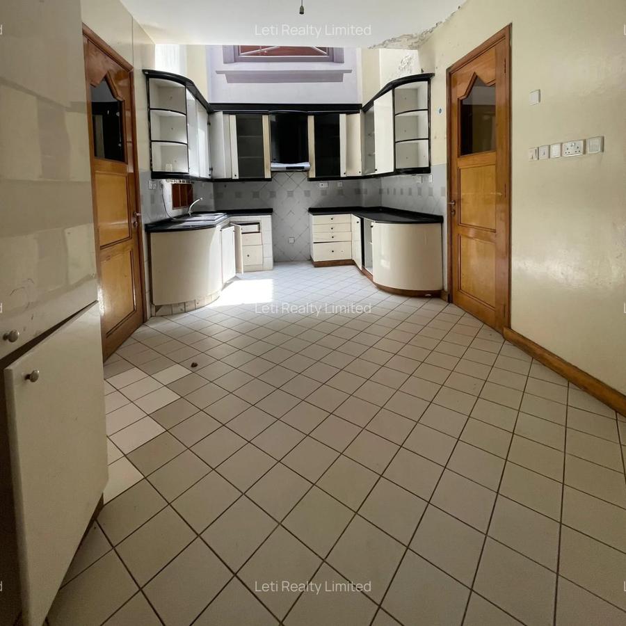 4 Bed Townhouse with En Suite in Kilimani - 5