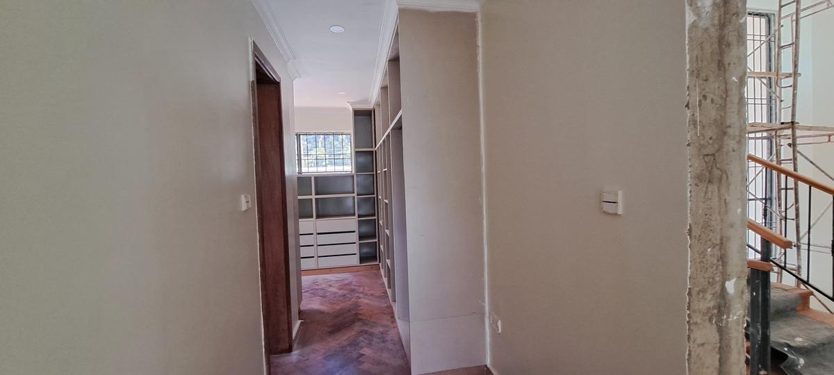 5 Bed Townhouse with En Suite in Spring Valley - 10