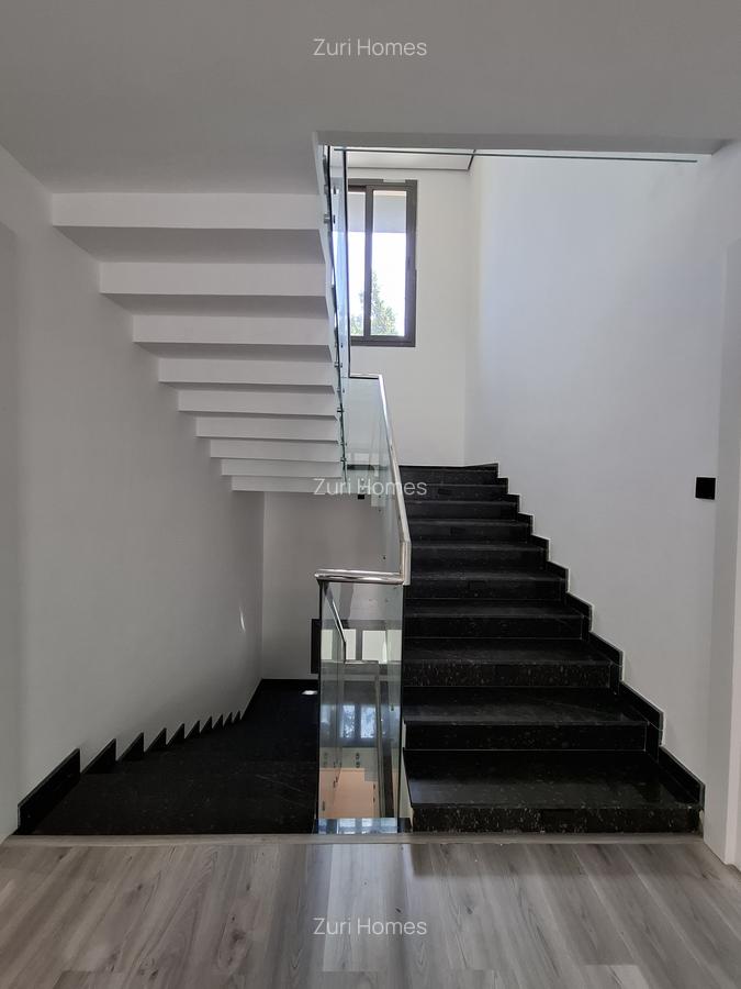 5 Bed Townhouse with En Suite in Lavington - 12