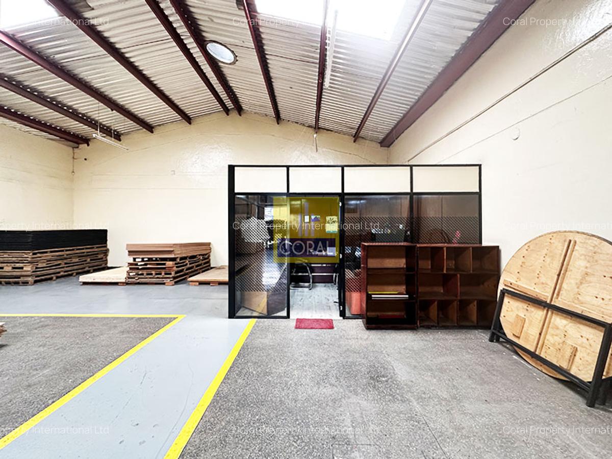 7,500 ft² Warehouse with Parking in Industrial Area - 4