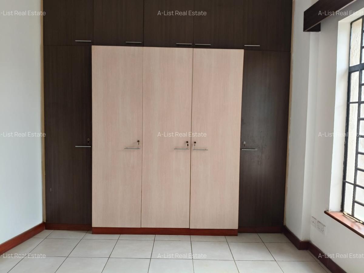3 Bed Apartment with En Suite at Parklands - 16