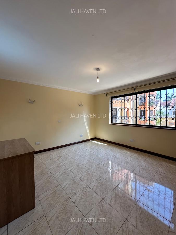 3 Bed Apartment with En Suite in Lavington - 7