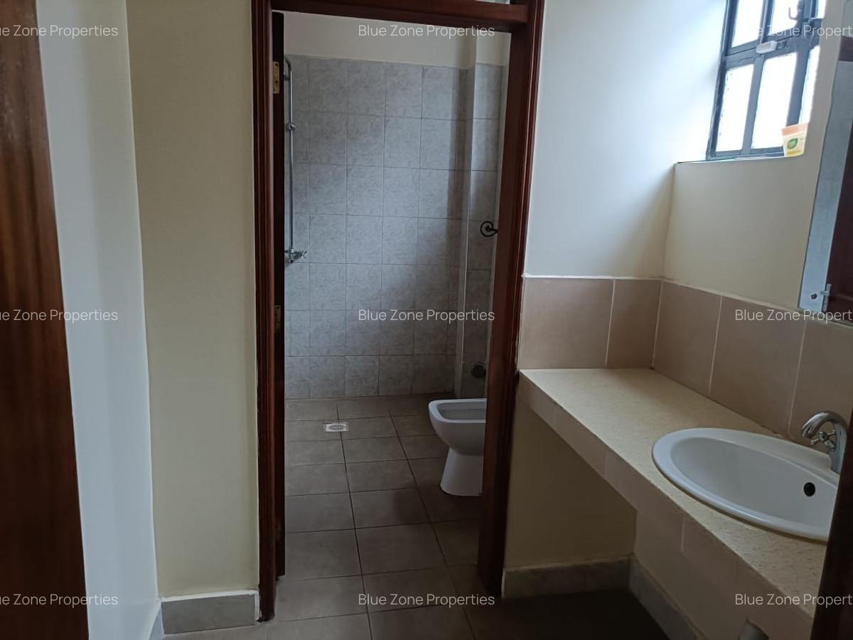 5 Bed House with En Suite at Off Mimosa Rd - 14