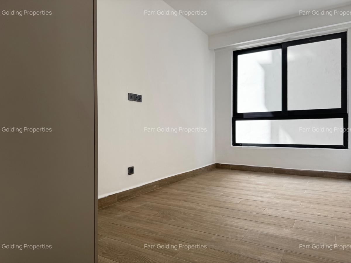 3 Bed Apartment with En Suite in Riverside - 9