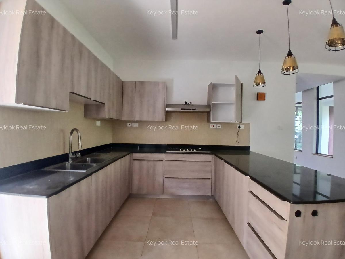 5 Bed Townhouse with En Suite at Lavington Green - 18