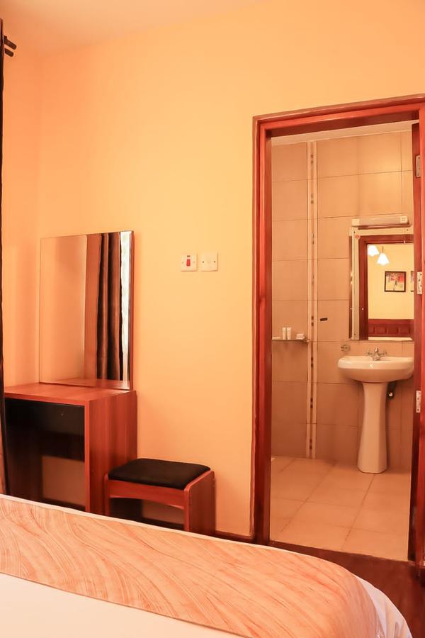 Serviced 1 Bed Apartment with En Suite at Westlands - 9