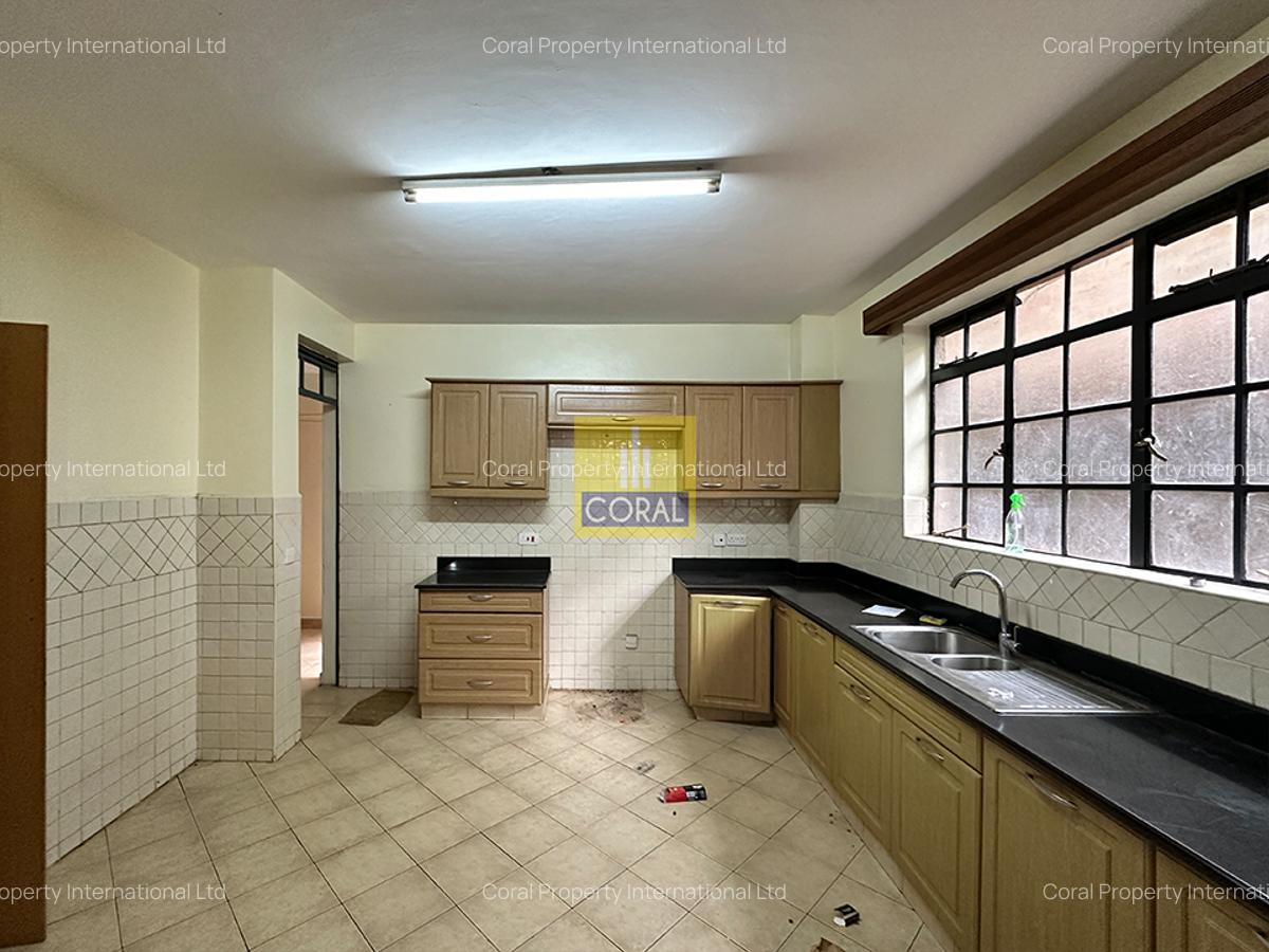 3 Bed Apartment in Riverside - 5
