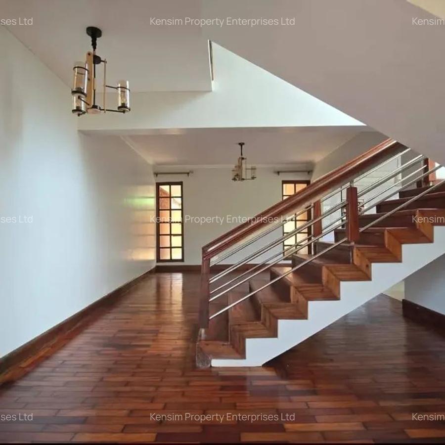 5 Bed House with En Suite in Runda - 3