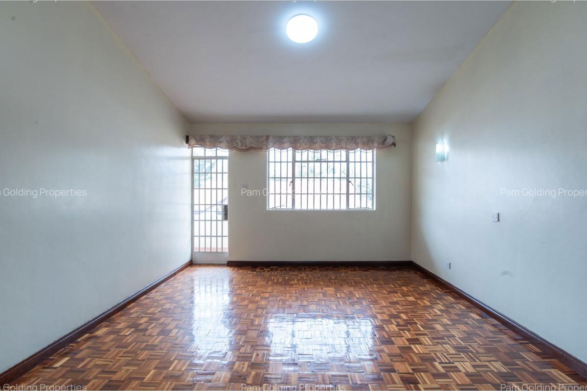 4 Bed Villa with En Suite at School Lane - 9