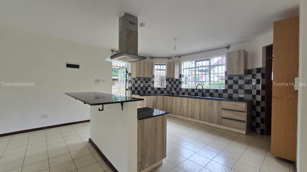 4 Bed House with En Suite in Spring Valley - 9