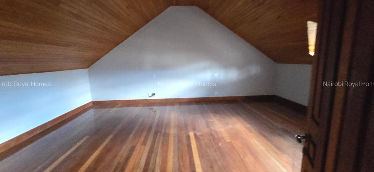 5 Bed Townhouse with En Suite at Lavington Green - 19